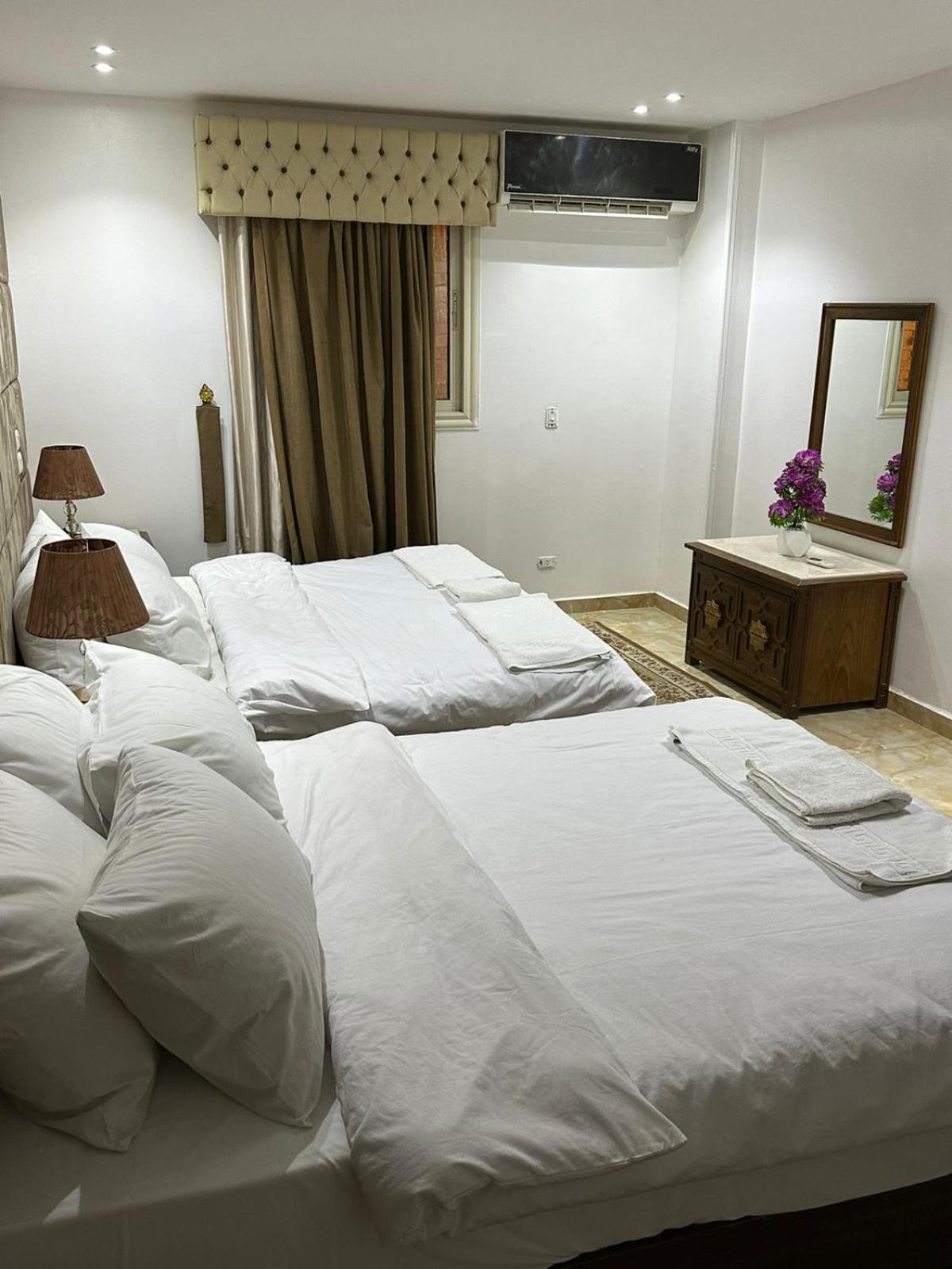 Full Pyramids View Apartment With Balcony For 8 P Kafret el-Gabal Zewnętrze zdjęcie
