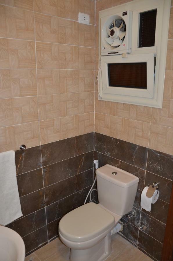 Full Pyramids View Apartment With Balcony For 8 P Kafret el-Gabal Zewnętrze zdjęcie