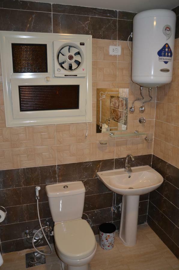 Full Pyramids View Apartment With Balcony For 8 P Kafret el-Gabal Zewnętrze zdjęcie